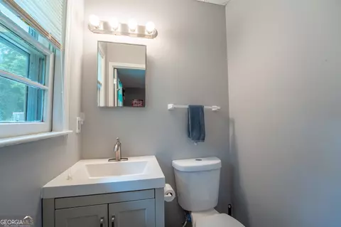 Bath - 84 Lovell Cir, Toccoa, GA 30577 photo 2 of 4