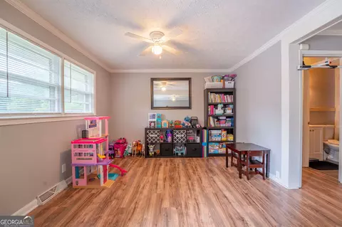 Living - 84 Lovell Cir, Toccoa, GA 30577 photo 1 of 3