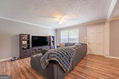 Living - 84 Lovell Cir, Toccoa, GA 30577 photo 3 of 3