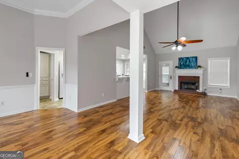 Living - 105 Grayview Ct, Grayson, GA 30017 photo 3 of 5