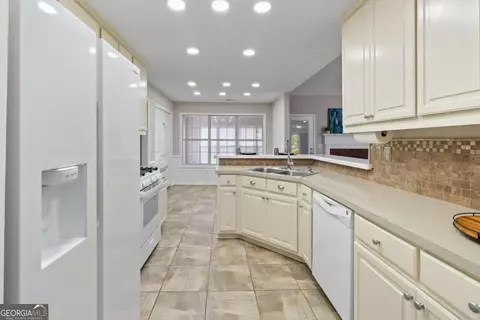 Kitchen - 105 Grayview Ct, Grayson, GA 30017 photo 1 of 2
