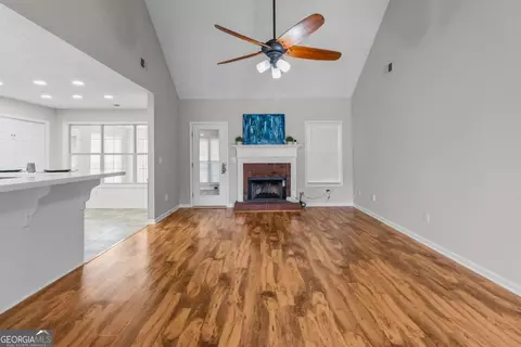 Living - 105 Grayview Ct, Grayson, GA 30017 photo 2 of 5