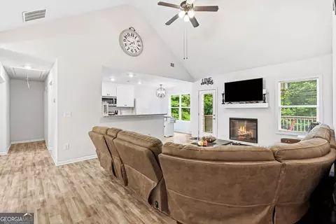 Entry Way - 554 Saddle Ridge Dr, Bethlehem, GA 30620 photo 5 of 9