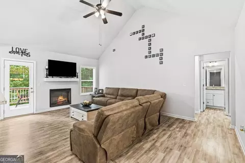 Entry Way - 554 Saddle Ridge Dr, Bethlehem, GA 30620 photo 4 of 9