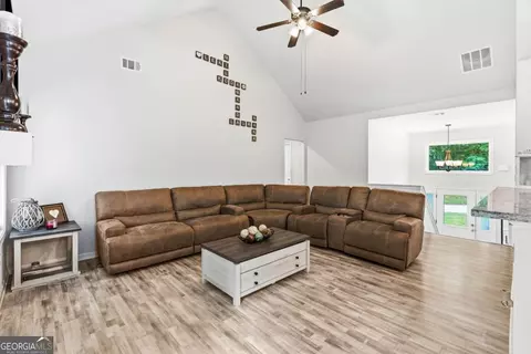 Entry Way - 554 Saddle Ridge Dr, Bethlehem, GA 30620 photo 3 of 9