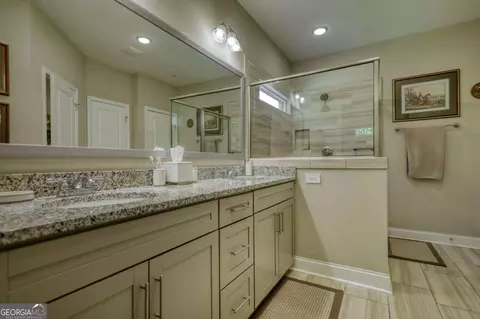 Bath - 9120 Leverett Cir, Covington, GA 30014 photo 1 of 4