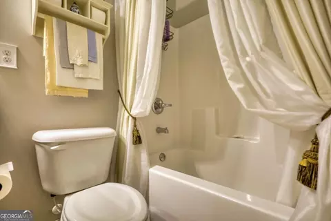 Bath - 9120 Leverett Cir, Covington, GA 30014 photo 3 of 4