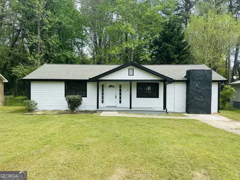 70 Darwin Dr, Jonesboro, GA 30238