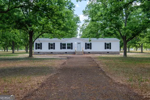 2853 Lake Lannell Rd, Odum, GA 31555