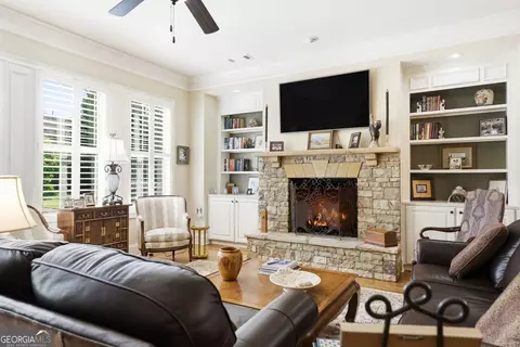 Living - 318 Lakeside Trce, Canton, GA 30115 photo 4 of 5