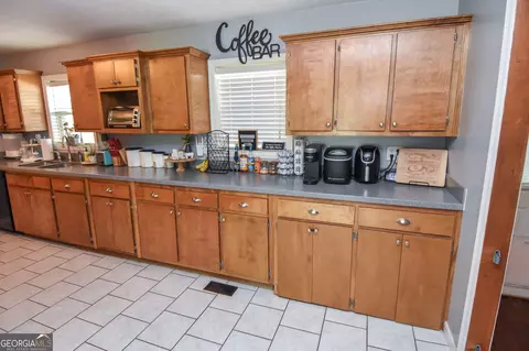 Kitchen - 1579 Van Buren Rd, Barnesville, GA 30204 photo 4 of 7