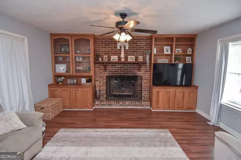 Living - 1579 Van Buren Rd, Barnesville, GA 30204 photo 2 of 2