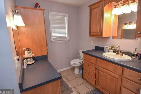 Bath - 1579 Van Buren Rd, Barnesville, GA 30204 photo 1 of 13