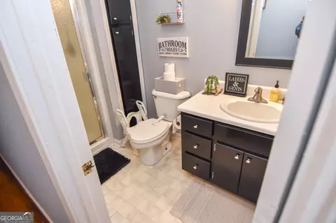 Bath - 1579 Van Buren Rd, Barnesville, GA 30204 photo 4 of 13