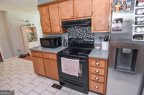 Kitchen - 1579 Van Buren Rd, Barnesville, GA 30204 photo 2 of 7