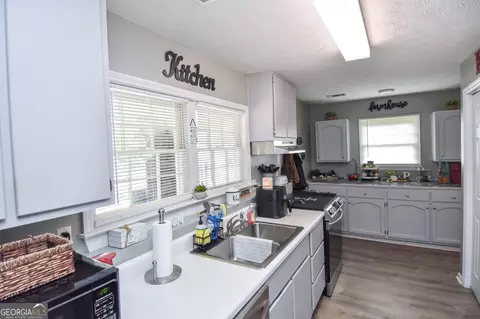 Kitchen - 1579 Van Buren Rd, Barnesville, GA 30204 photo 7 of 7