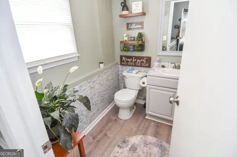 Bath - 1579 Van Buren Rd, Barnesville, GA 30204 photo 8 of 13