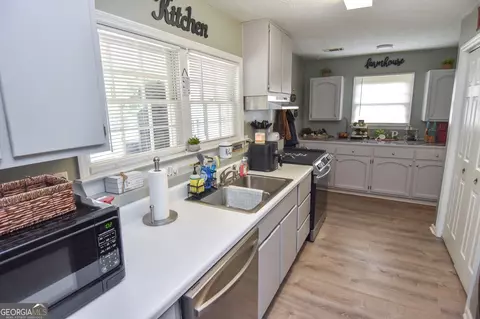 Kitchen - 1579 Van Buren Rd, Barnesville, GA 30204 photo 6 of 7