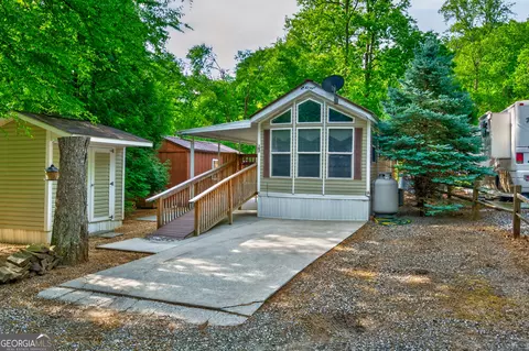 107 Riverside Pl, Cleveland, GA 30528