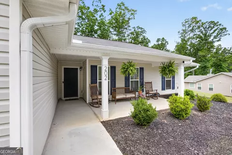 Exterior - 202 Rolling Woods Ln, Hull, GA 30646 photo 3 of 7