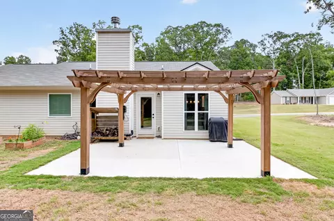 Exterior - 202 Rolling Woods Ln, Hull, GA 30646 photo 5 of 7