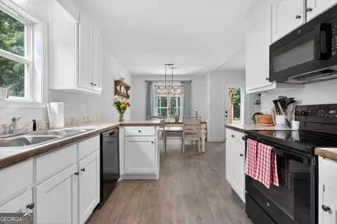Kitchen - 202 Rolling Woods Ln, Hull, GA 30646 photo 3 of 3