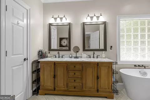 Bath - 5 Haley Dr SE, Rome, GA 30161 photo 1 of 8