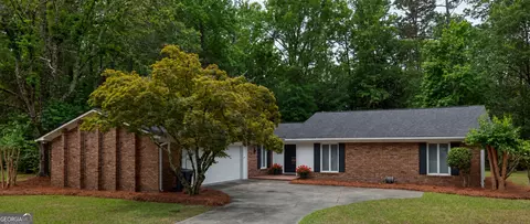 221 Azalea Dr, Statesboro, GA 30458