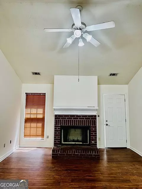 Living - 106 Ridgefield Cir, Lagrange, GA 30241 photo 2 of 2