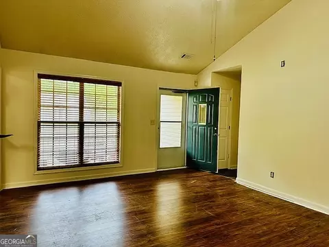 Living - 106 Ridgefield Cir, Lagrange, GA 30241 photo 1 of 2