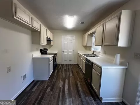 Kitchen - 106 Ridgefield Cir, Lagrange, GA 30241 photo 2 of 3