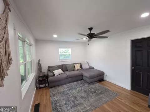 Living - 395 E Milner Rd, Zebulon, GA 30295 photo 1 of 2