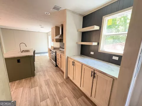 Kitchen - 1018 Neal Rd, Commerce, GA 30530 photo 4 of 4