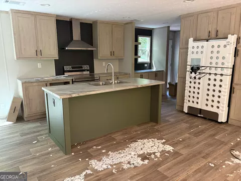 Kitchen - 1018 Neal Rd, Commerce, GA 30530 photo 3 of 4