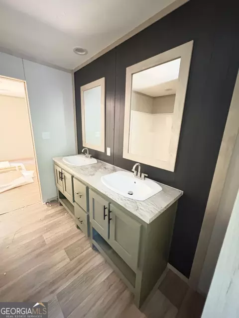 Bath - 1018 Neal Rd, Commerce, GA 30530 photo 5 of 6