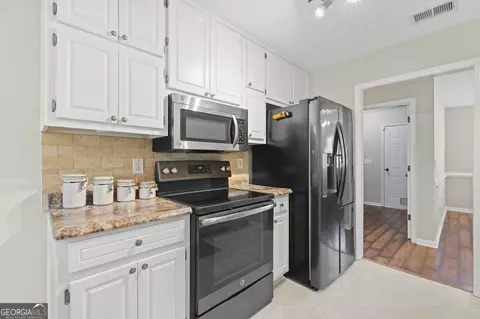 Kitchen - 1059 Arbor Way, Mcdonough, GA 30253 photo 4 of 4