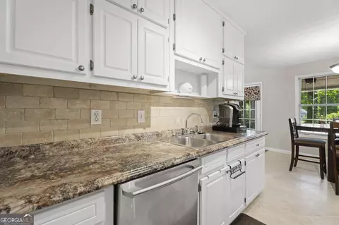 Kitchen - 1059 Arbor Way, Mcdonough, GA 30253 photo 3 of 4