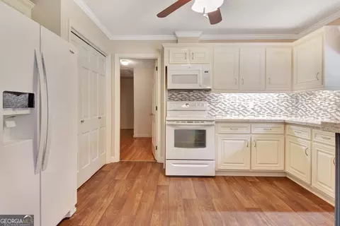 Kitchen - 717 Tyrone Rd, Tyrone, GA 30290 photo 5 of 5