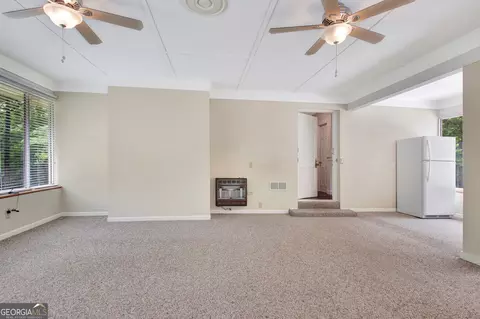Living - 717 Tyrone Rd, Tyrone, GA 30290 photo 5 of 6