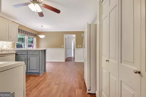 Entry Way - 717 Tyrone Rd, Tyrone, GA 30290 photo 7 of 8
