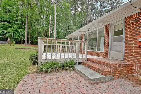 Exterior - 717 Tyrone Rd, Tyrone, GA 30290 photo 9 of 21