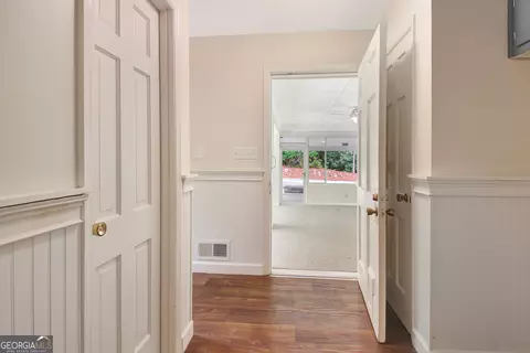 Entry Way - 717 Tyrone Rd, Tyrone, GA 30290 photo 4 of 8