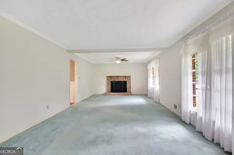Living - 717 Tyrone Rd, Tyrone, GA 30290 photo 1 of 6
