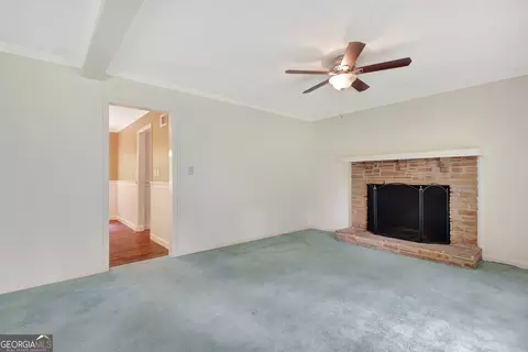 Living - 717 Tyrone Rd, Tyrone, GA 30290 photo 2 of 6