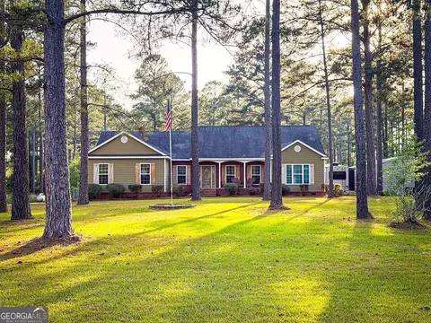 353 Alapaha River Dr, Alapaha, GA 31622