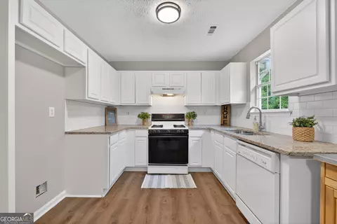 Kitchen - 93 Eva Dr, Hampton, GA 30228 photo 1 of 2
