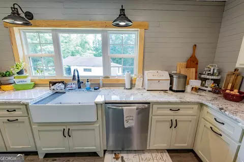 Kitchen - 655 White Rd, Thomaston, GA 30286 photo 5 of 5