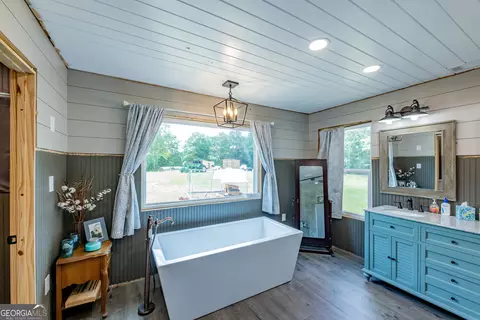 Bath - 655 White Rd, Thomaston, GA 30286 photo 2 of 5