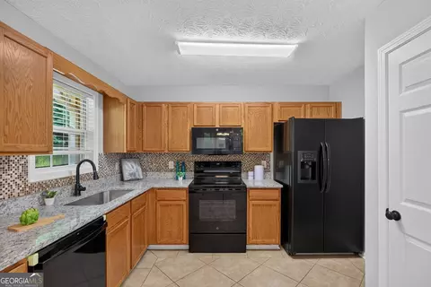 Kitchen - 195 River Oak Ct, Temple, GA 30179 photo 1 of 3