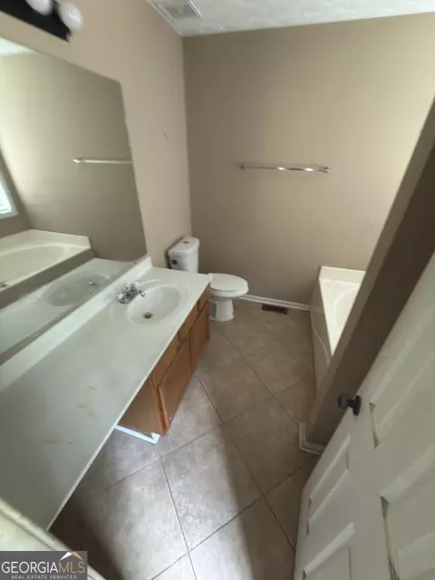 Bath - 195 River Oak Ct, Temple, GA 30179 photo 2 of 3
